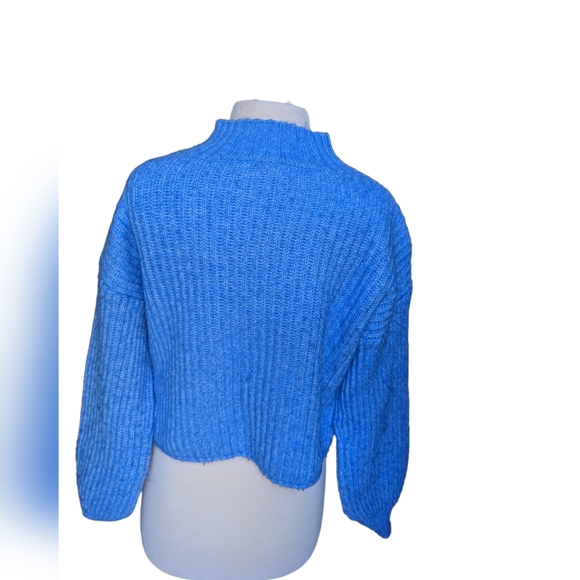 Cropped sweater - Picture 2 of 2